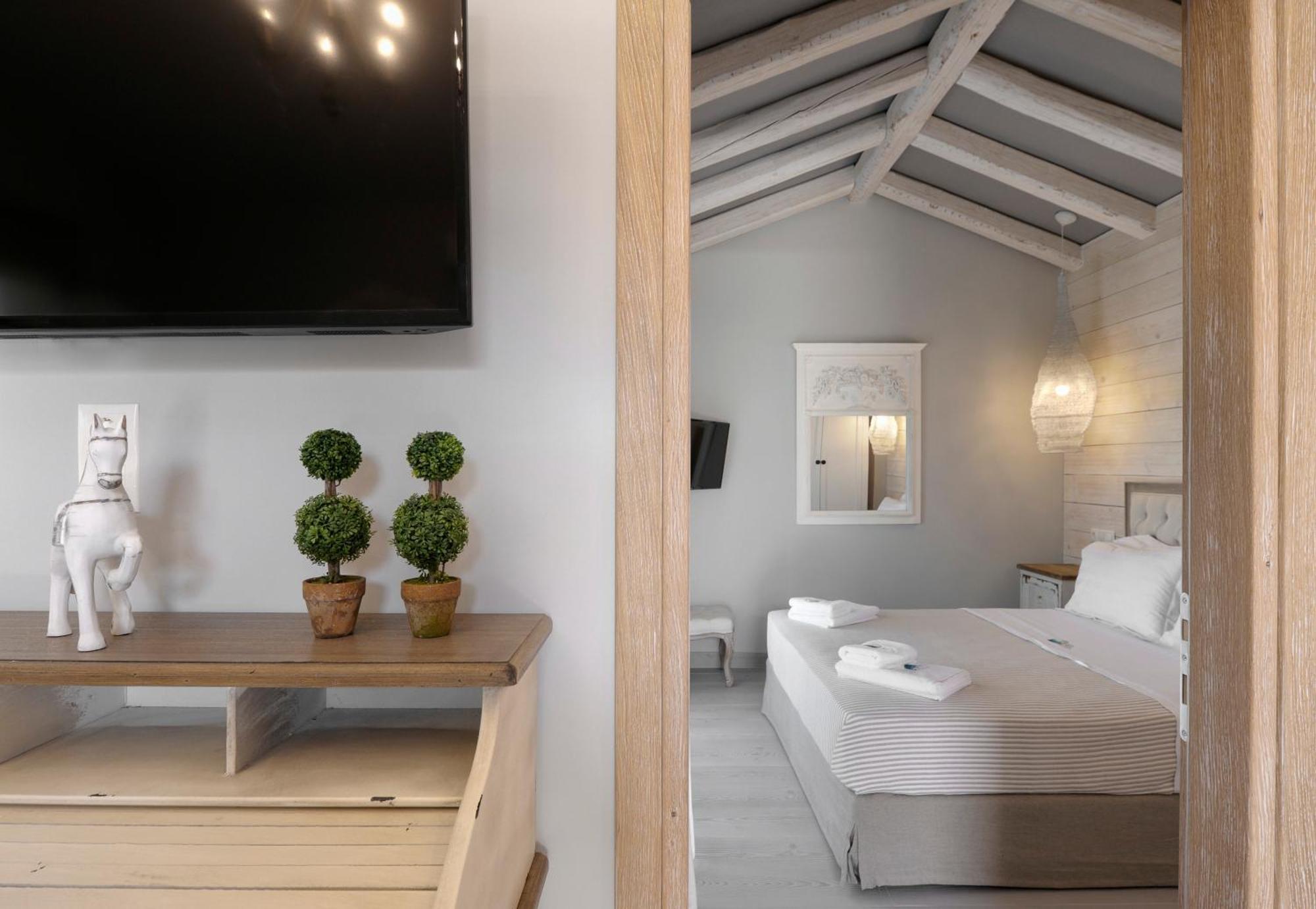 By The Sea Luxury Suites Limenas  Ngoại thất bức ảnh