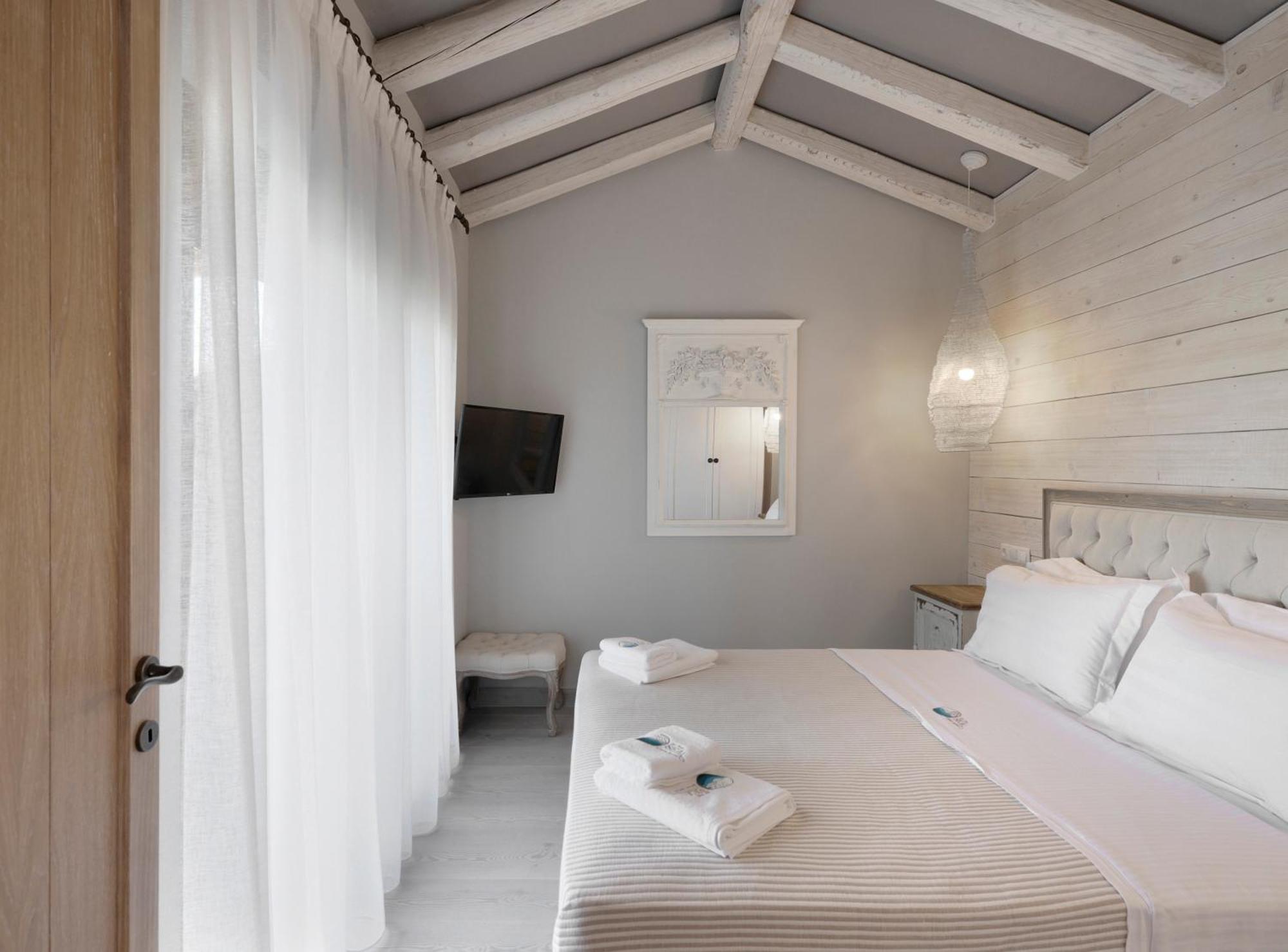 By The Sea Luxury Suites Limenas  Ngoại thất bức ảnh